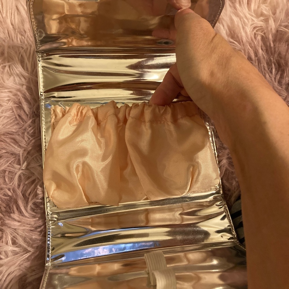 Marc Jacobs Small Silver Leather Case - Picture 5 of 7
